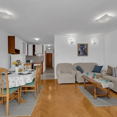 Apartament Center, Beach, Great Sea View, Value4money